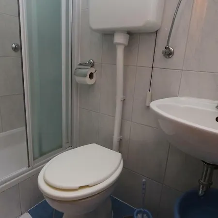 Dinka Макарска