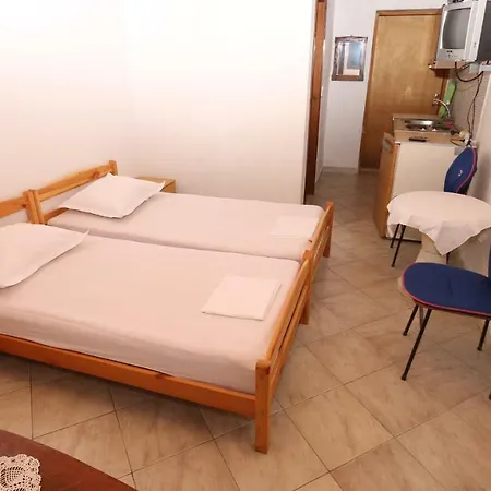 Dinka Макарска